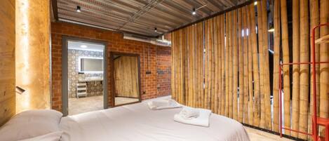 2 makuuhuonetta, silitysrauta/-lauta, Wi-Fi, vuodevaatteet