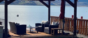 Okanagan Lakefront RV w/boat launch in residential/seasonal community. 