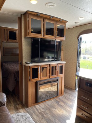 ثلاجة، ميكروويف، فرن، موقد طهي مسطح