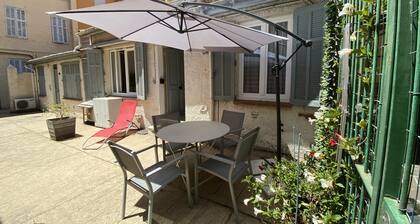 Maisonette bas Suquet with quiet terrace, 200m from the beaches, near the Palace