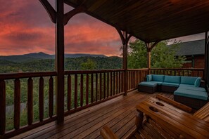 Property grounds - Stunning Views ⭐️ Downtown Gatlinburg ⭐️ Hot Tub ⭐️ Pet Friendly ⭐️ New Listing ⭐️ (Gatlinburg)