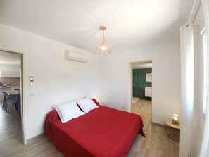 3 bedrooms, iron/ironing board, free WiFi