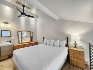 1 bedroom, free WiFi, bed sheets - Updated 2022 Studio, Prime Location in Center Village - CJ303 (Copper Mountain)