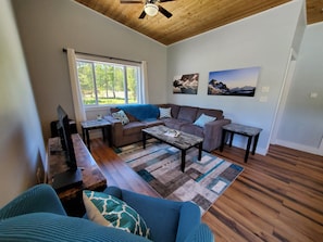 Smart-TV, DVD-Player, BĂŒcher