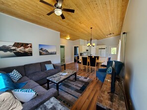 Smart-TV, DVD-Player, Bücher