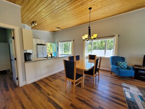 Interior - Meadow View Guest House, covered parking and only 10 minutes from ski hill (Kimberley)