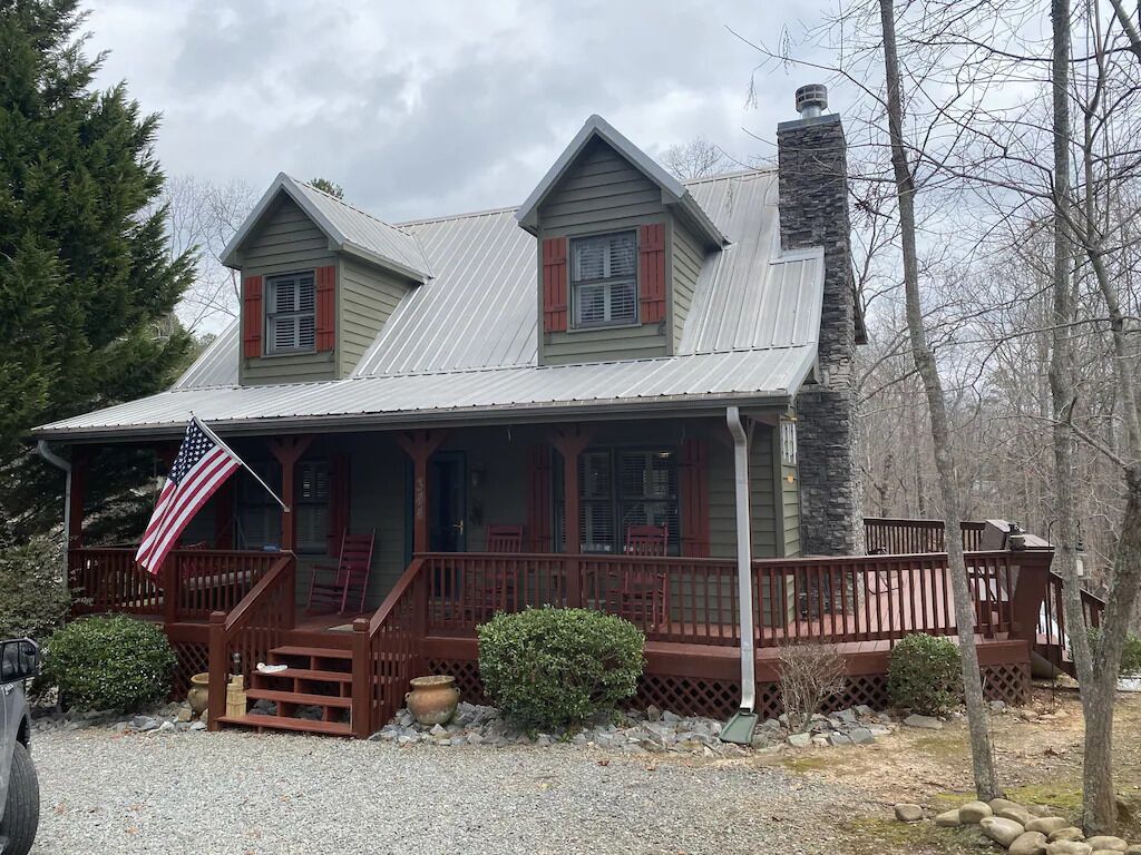 Eagle Mountain River Retreat 4/3 Pool Table, Jacuzzi & more