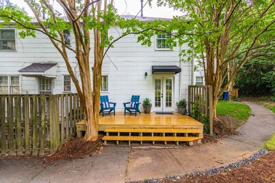 Perfect Townhome near the Village, downtown, NC State