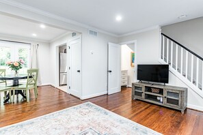 Interior - Perfect Townhome near the Village, downtown, NC State (Raleigh)