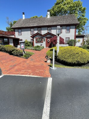 Exterior - Charming home located in Scituate Harbor near shops, restaurants, and marina. (Scituate)