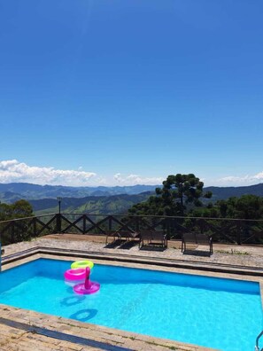 Outdoor pool - Pousada Village Pôr do Sol (Campos do Jordão)