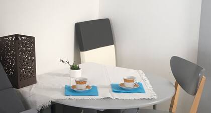 Petit Studio Neuf , Bien ĂquipĂ©; Golf Juan Centre