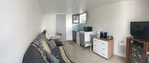 Petit Studio Neuf , Bien Équipé; Golf Juan Centre