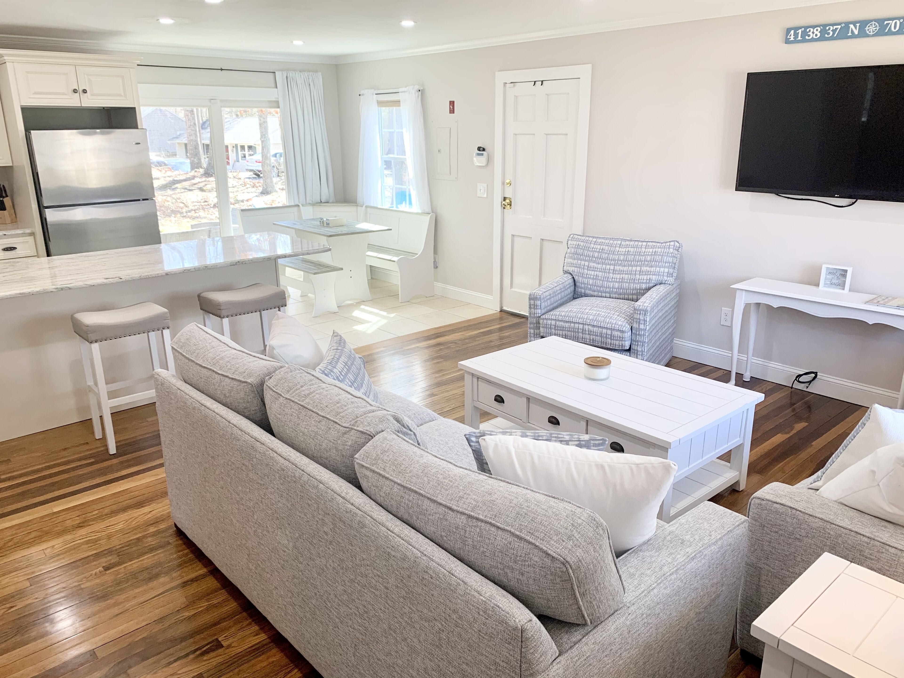 Beach House Paradise, FREE beach pass, Walk/bike to beach, deck/grill/AC