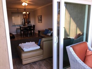 Smart TV - Tropical Breeze Getaway! Watch the Shuttles from the Balcony! New Smyrna Beach! (New Smyrna Beach)