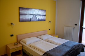 2 Schlafzimmer, Reisekinderbett, kostenloses WLAN, Bettwäsche