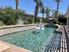 Piscina a l'aire lliure i piscina climatitzada 