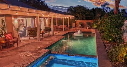 Posh Villa Sleeps 12 w/ 4 bedroom, 3 bath Pool & Spa
