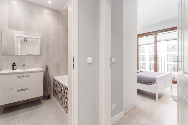 Deluxe Apartment | Bathroom | Rainfall showerhead, hair dryer, soap, toilet paper