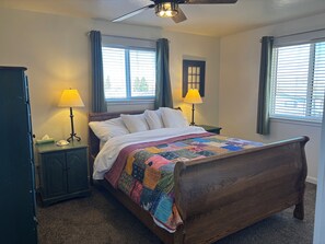 2 bedrooms, iron/ironing board, WiFi, bed sheets - #6 Home in the Heart of Utah (Torrey)