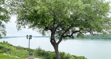 Belton Lake views, large patio, pool table! 3 bed,2 bath with 4th bedroom option