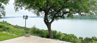 Belton Lake views, large patio, pool table! 3 bed,2 bath with 4th bedroom option