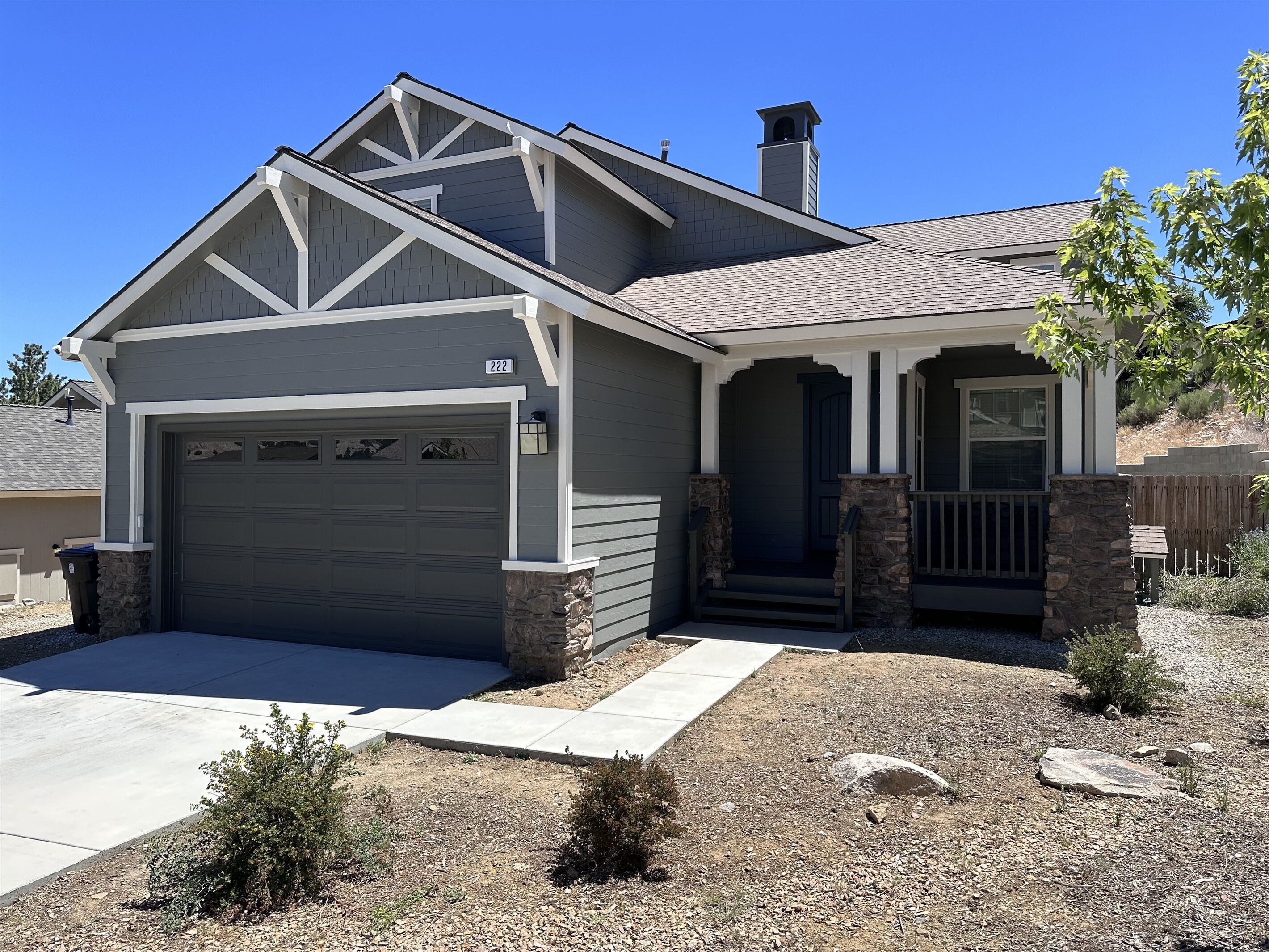 Central Heat! Modern Mountain Getaway in Big Bear: Hot tub, Games, Firepit, BBQ