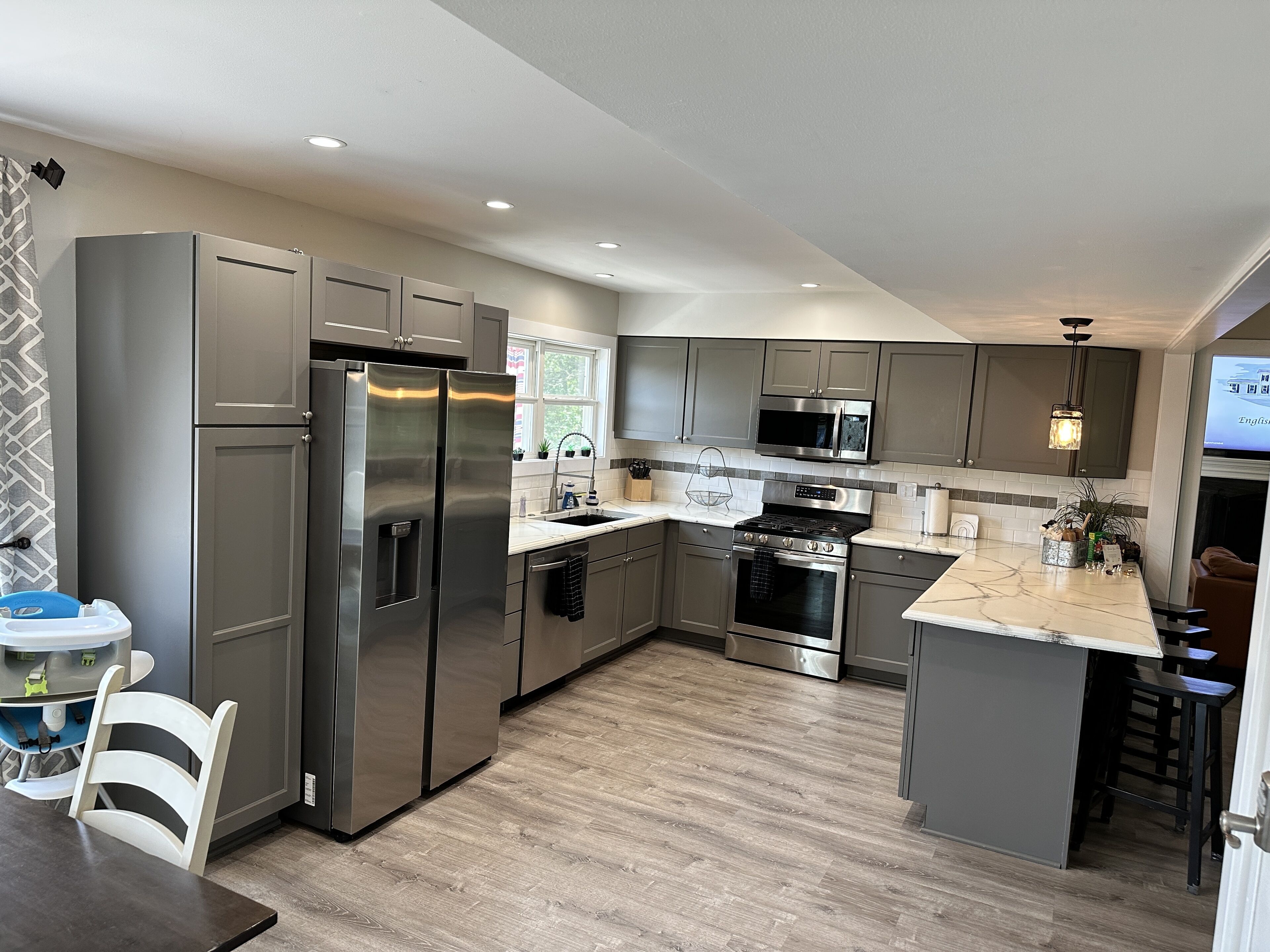 Indoor Kidquariam,  Large Group Equipped, EnglishPrairieBnB