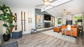 Smart TV, chimenea, videojuegos y futbolito