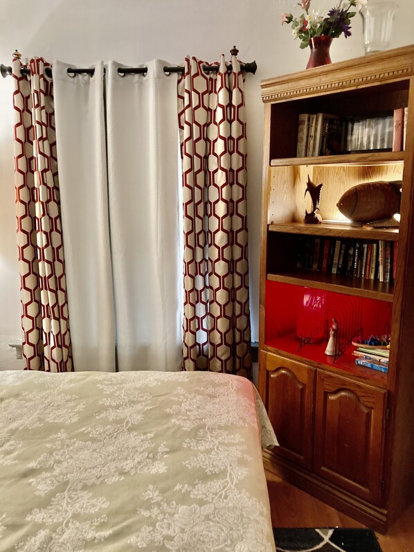 1 quarto, escrivaninha, Wi-Fi de cortesia, roupa de cama