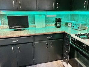Geladeira, micro-ondas, fogão, cooktop