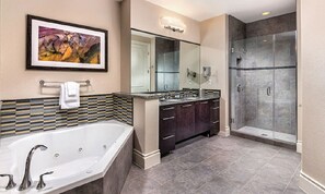Bathroom - Luxurious Presidential Condo in a World-Class Wyndham Vacation Resort Property (Las Vegas)
