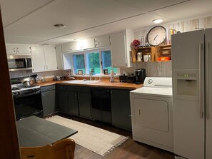 Fridge, microwave, dishwasher, coffee/tea maker - Lamoka Lake House with Sundeck and Dock in the Finger Lakes (Bradford)