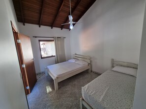 4 室のベッドルーム、WiFi (無料)