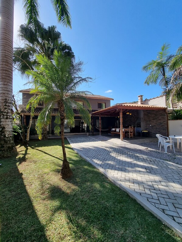 屋外ダイニングエリア