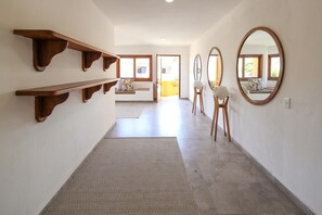 Lobby sitting area - Casa Di Giulio (San Francisco)