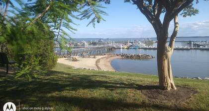 Huge condo with water views in "Kingsmill on the James"