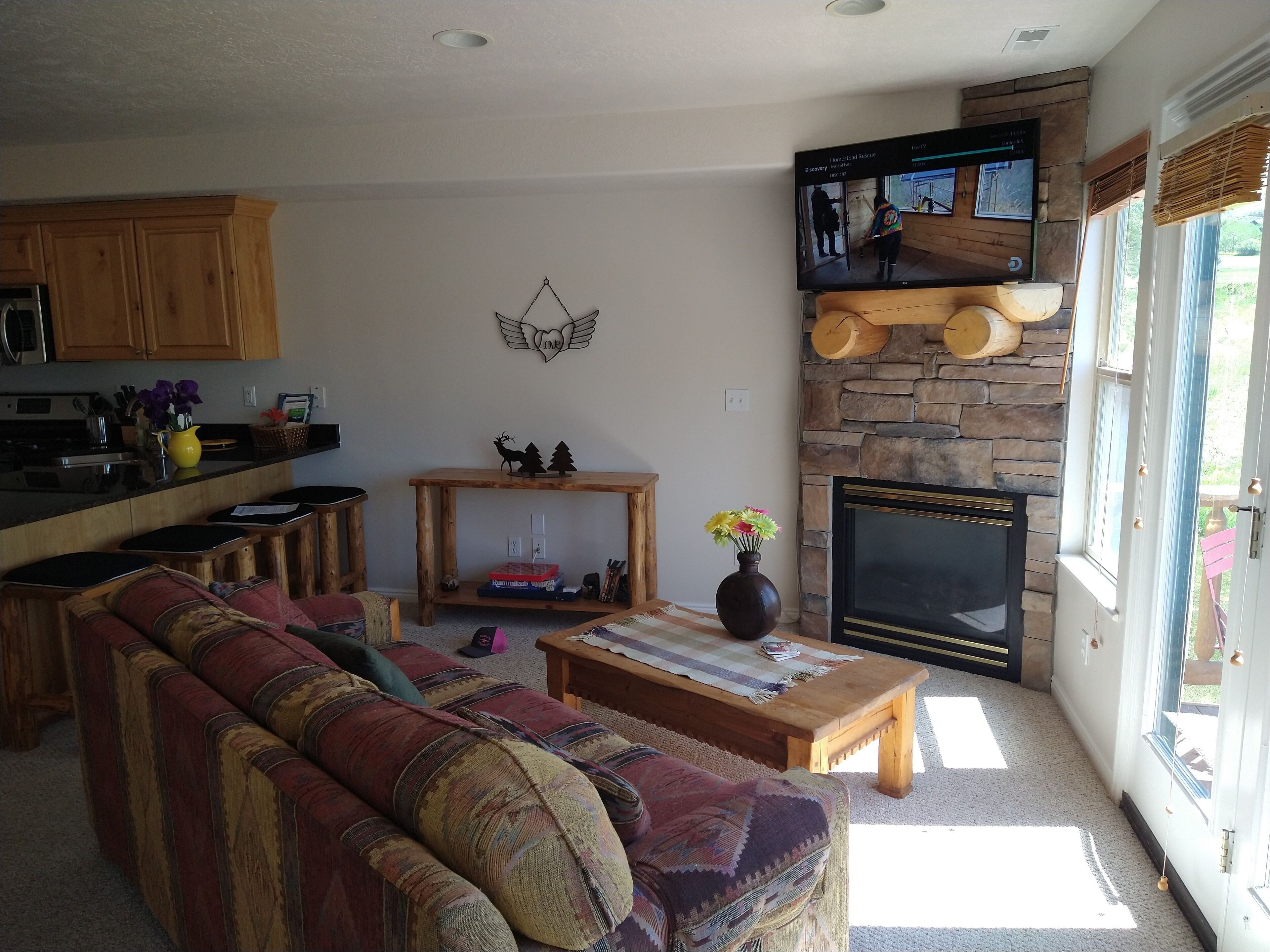 Family Friendly Ski Condo on Powder Mountain Shuttle, Nordic Valley, Snowbasin