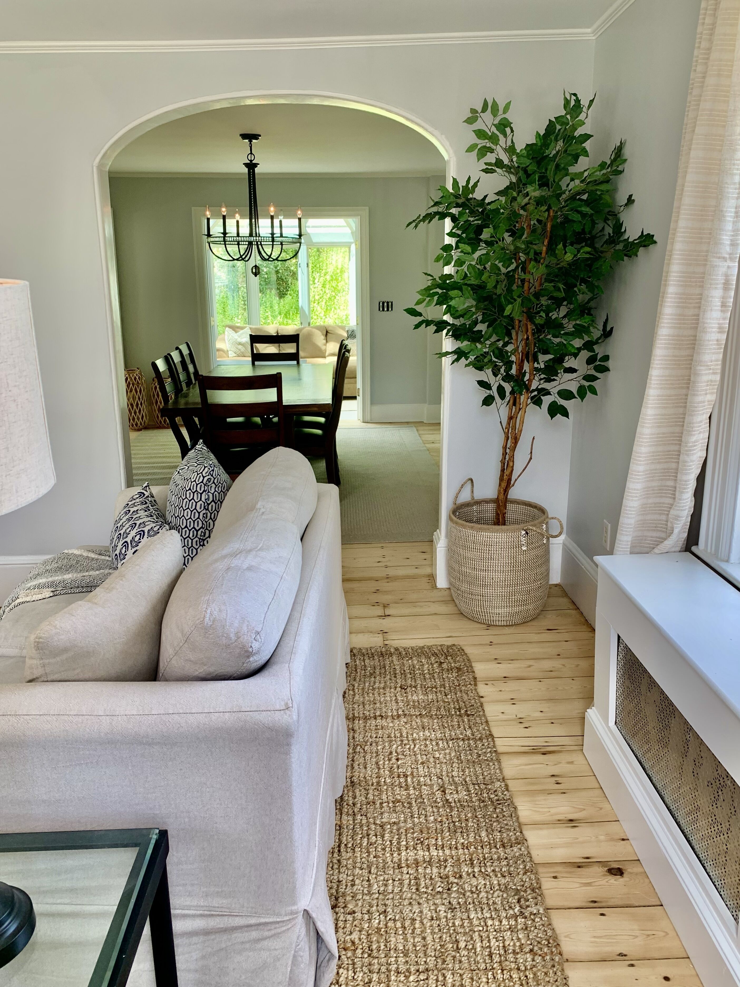 Smart TV, books, stereo