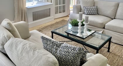 Village Colonial / Harbor Views.