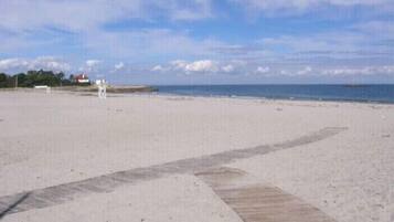 Una playa cerca, toallas de playa