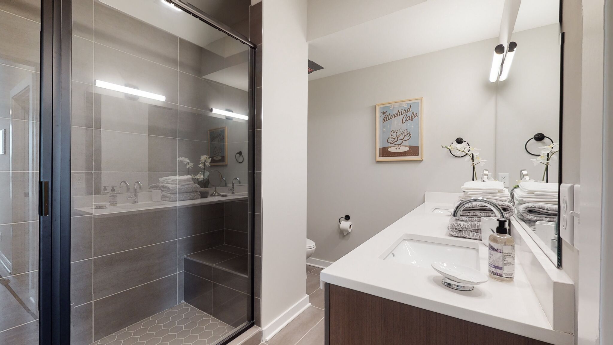 Lux Mid-Century condo near Downtown Nashville