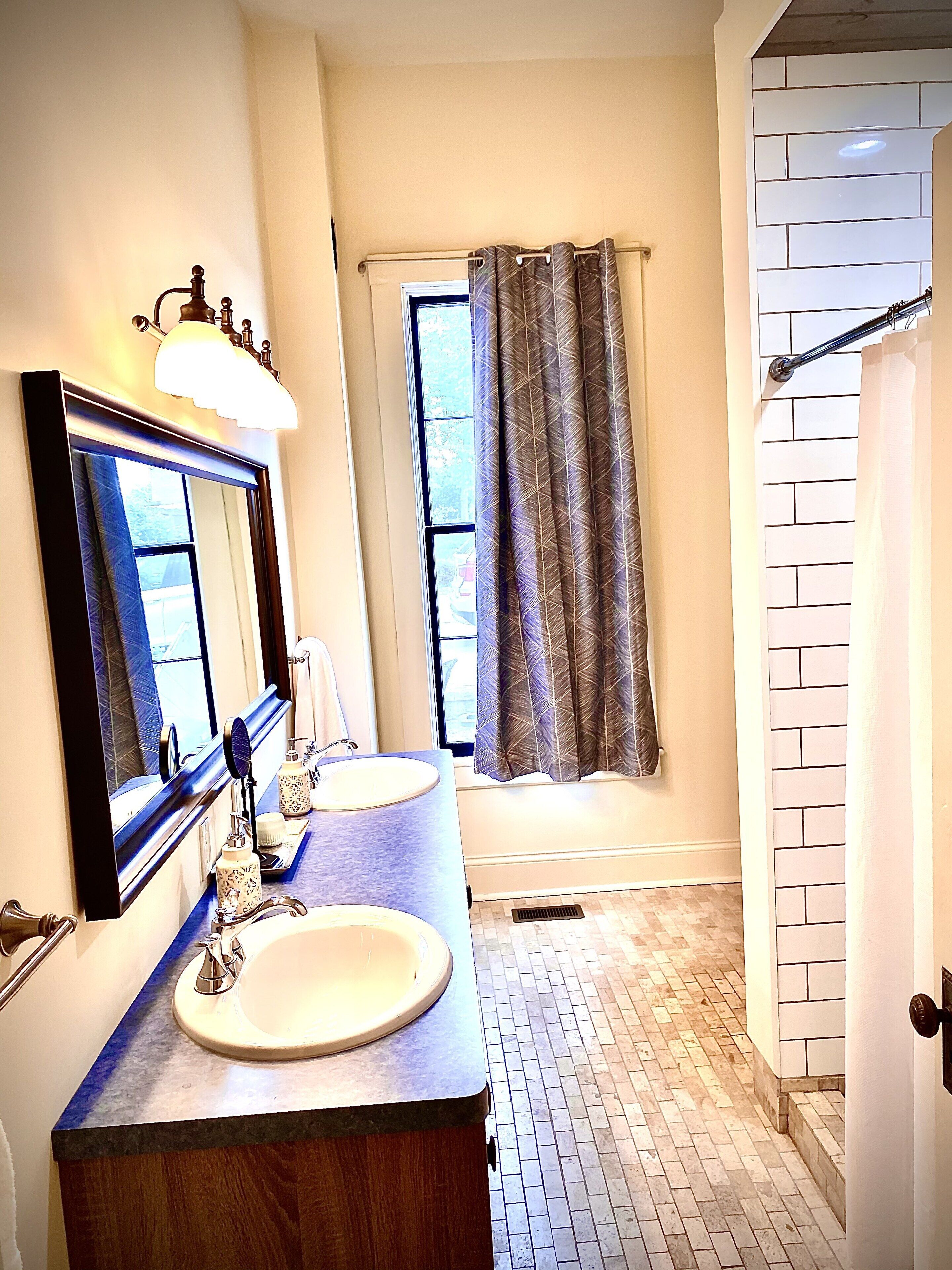 Modern Elegance & Historic Charm W7th / DT STP South Unit