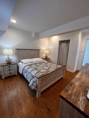 2 makuuhuonetta, silitysrauta/-lauta, ilmainen Wi-Fi