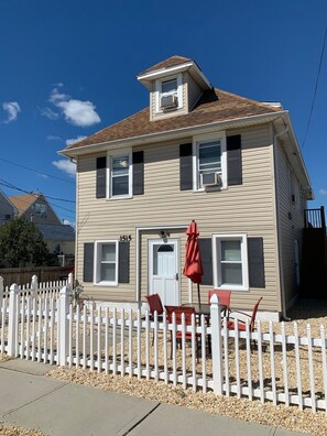 Exterior - Prime Location Close to Beach, Bay & Boardwalk. Beach Passes included! (Seaside Park)