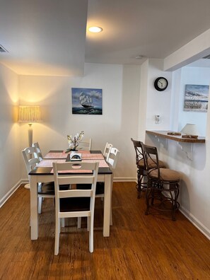 Dining - Prime Location Close to Beach, Bay & Boardwalk. Beach Passes included! (Seaside Park)