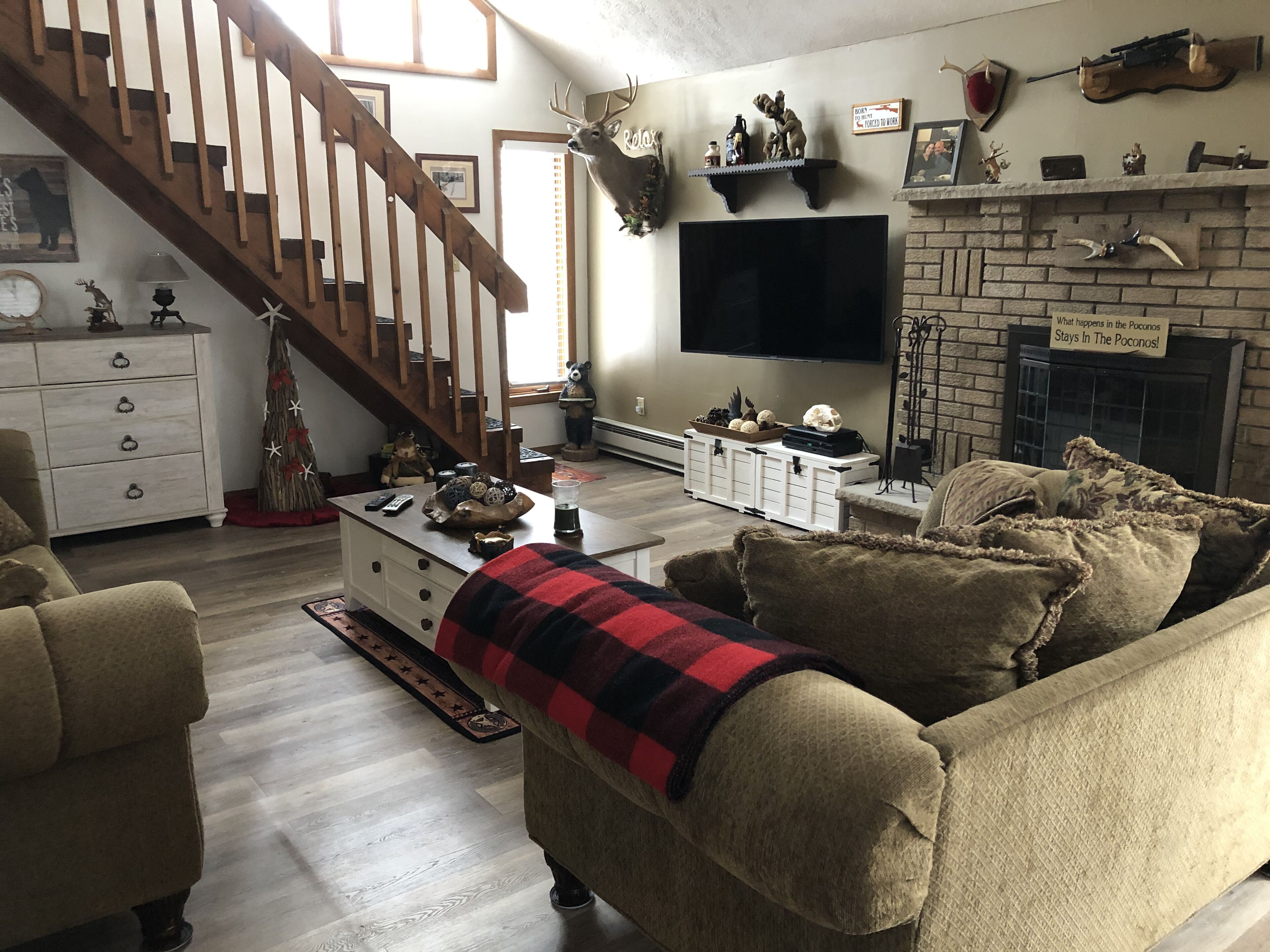 Pocono home, lots of amenities, ski resorts, Bushkill falls, tree ventures.