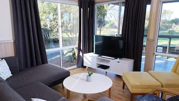 Beachside Villa | Living area | Plasma TV