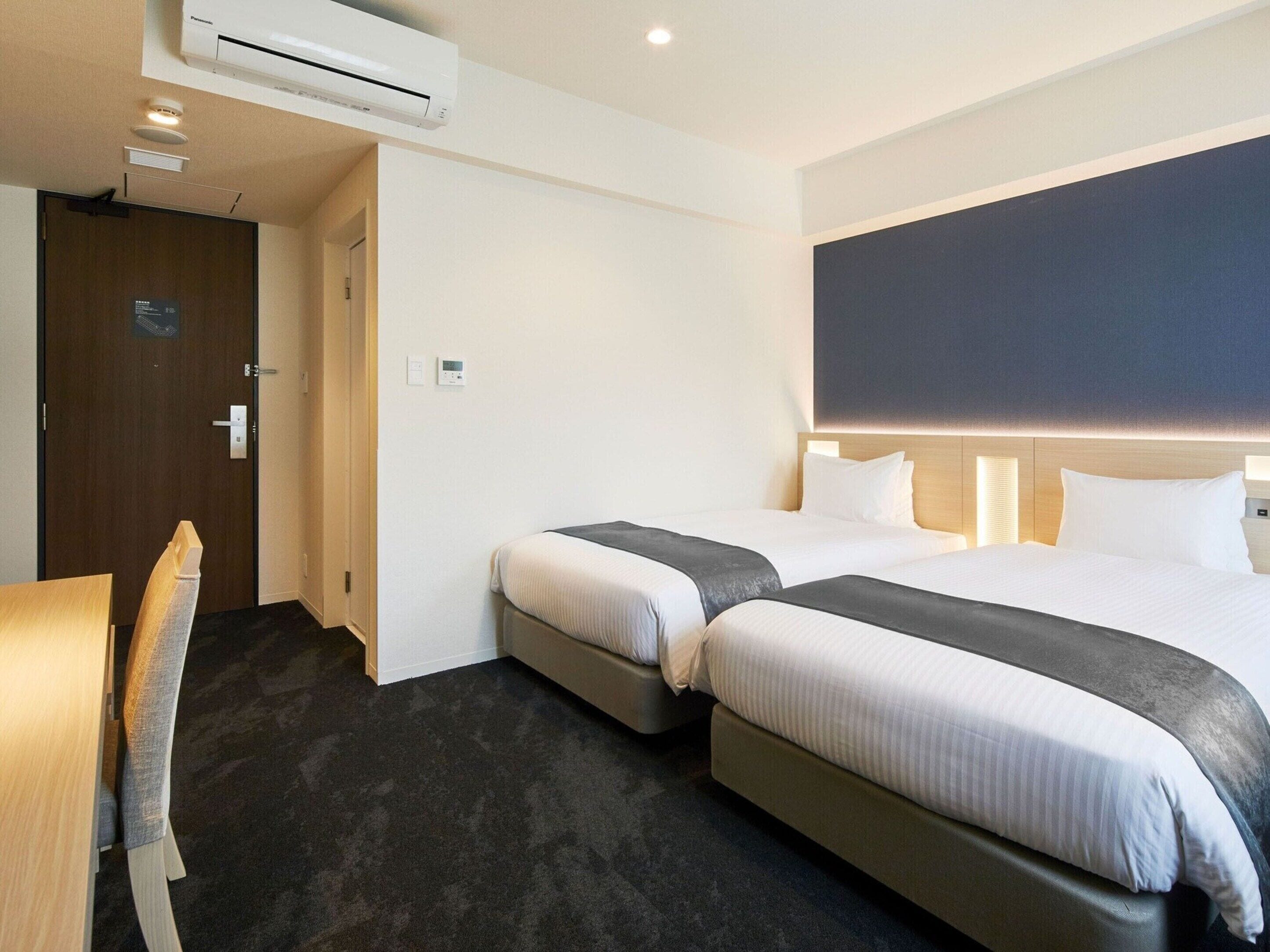 twin room, non smoking | down duvets, in-room safe, desk, free wifi