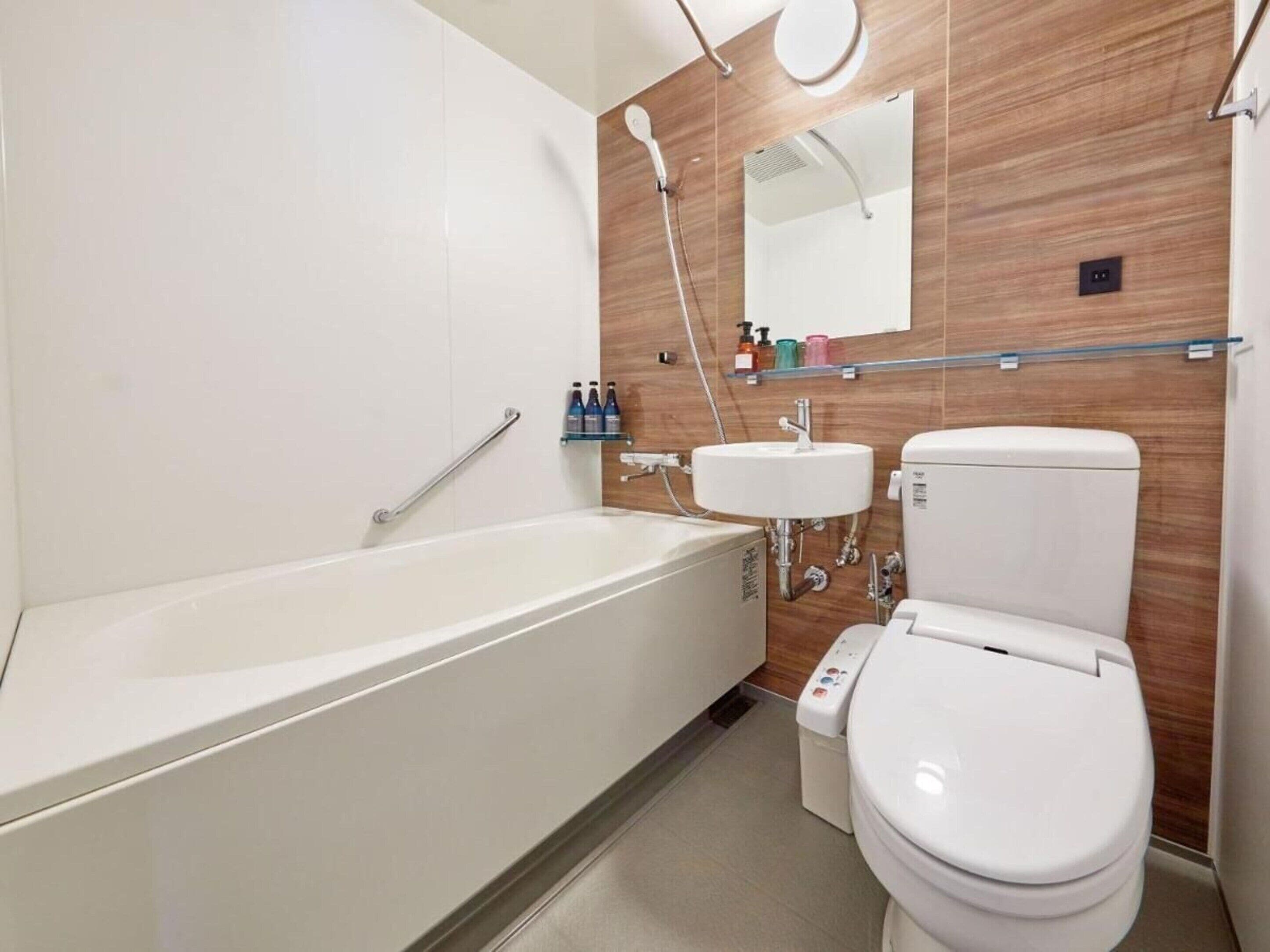 combined shower/bathtub, free toiletries, hair dryer, slippers